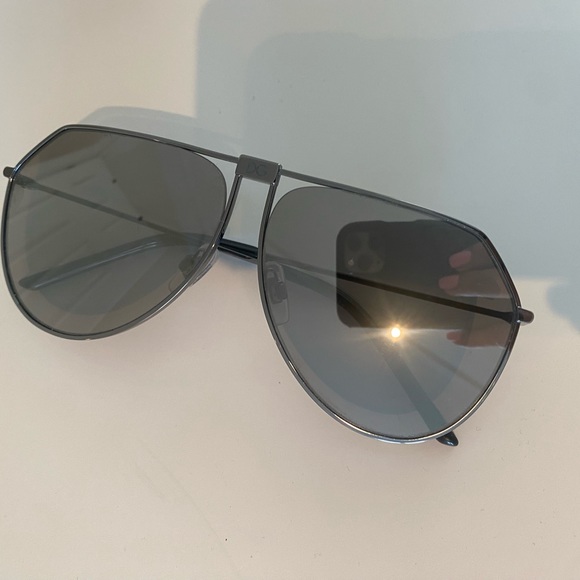 Pre- loved Dolce and Gabbana gunmetal pilot frame sunglasses 62mm - Picture 5 of 8